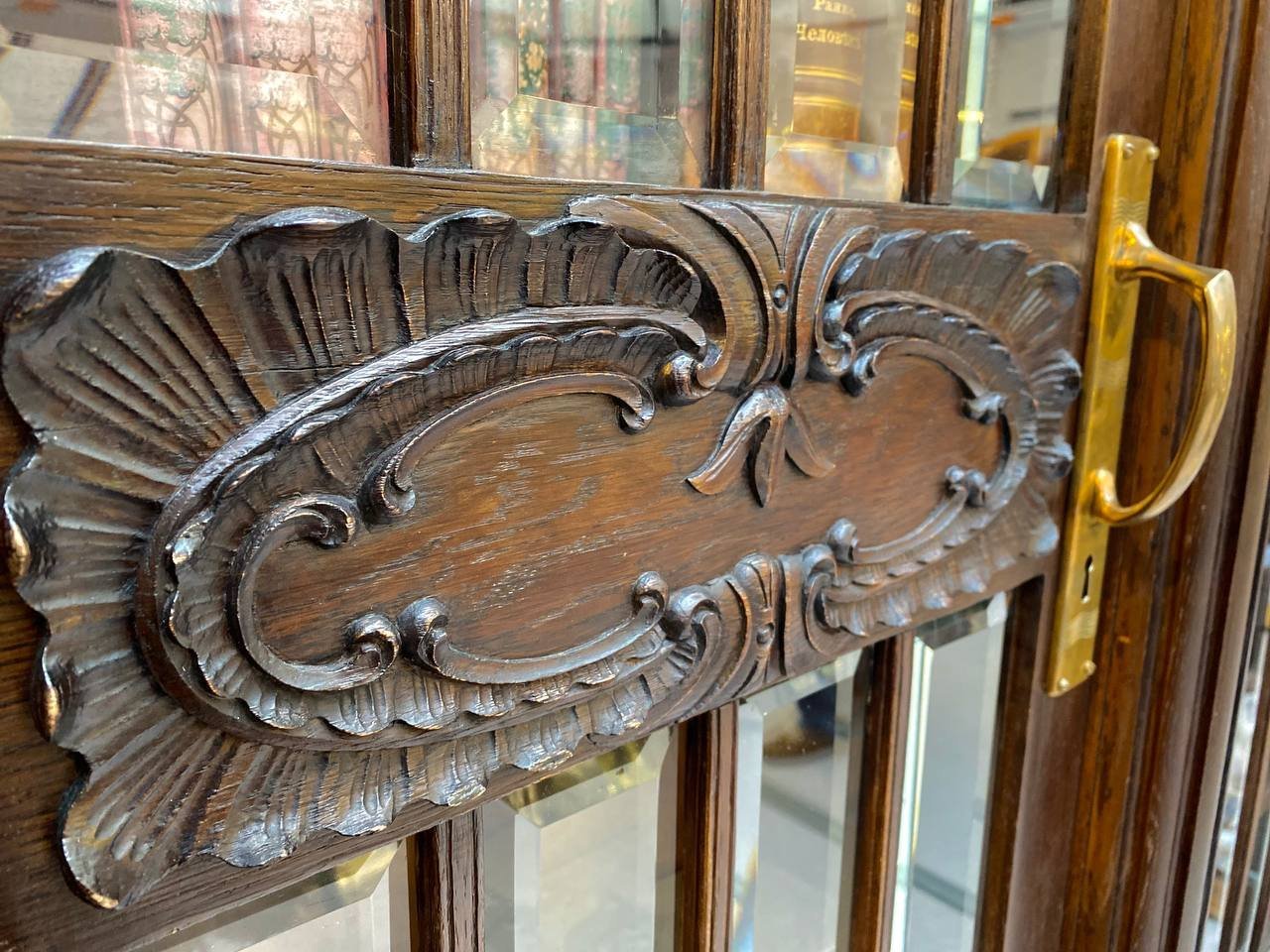 Книжный шкаф с секретом