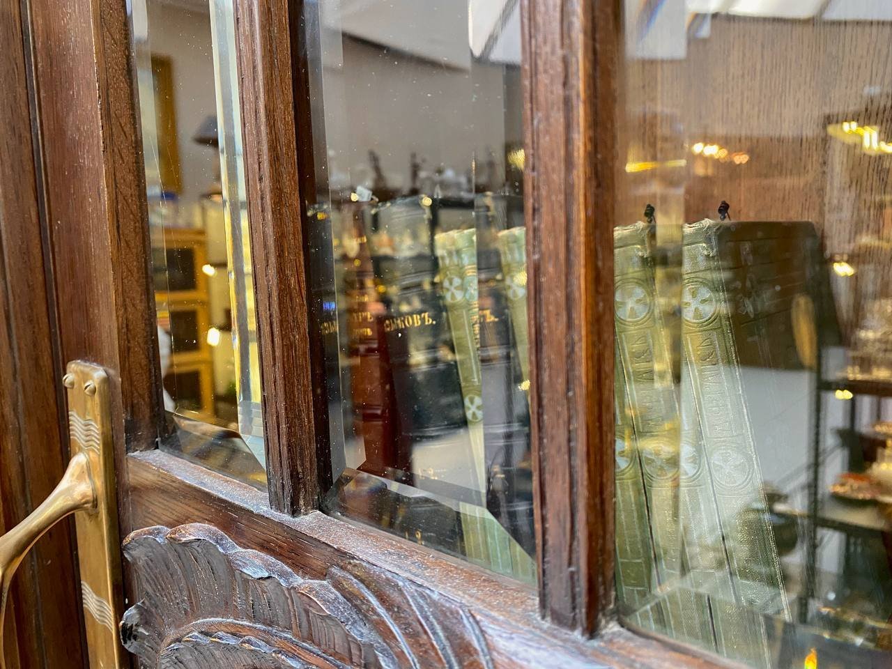 Книжный шкаф с секретом