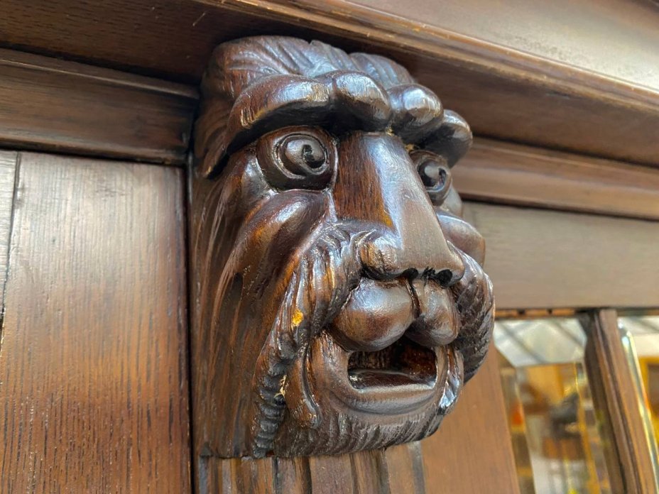 Книжный шкаф с секретом