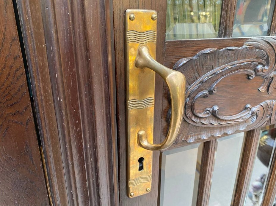 Книжный шкаф с секретом