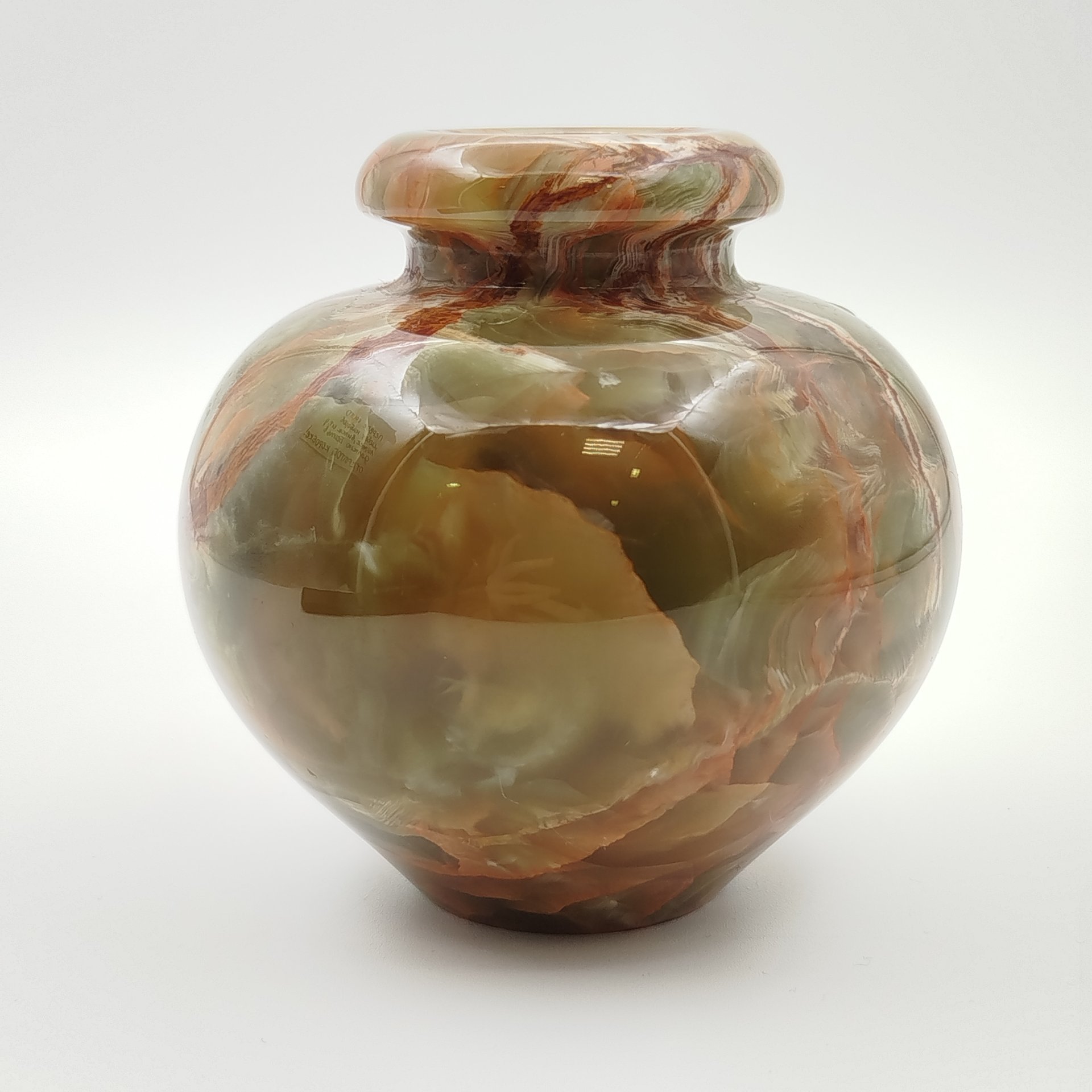 Ваза округлой формы для маленького букета, натуральный камень (оникс), резьба, Азия, 2000-2015 гг.