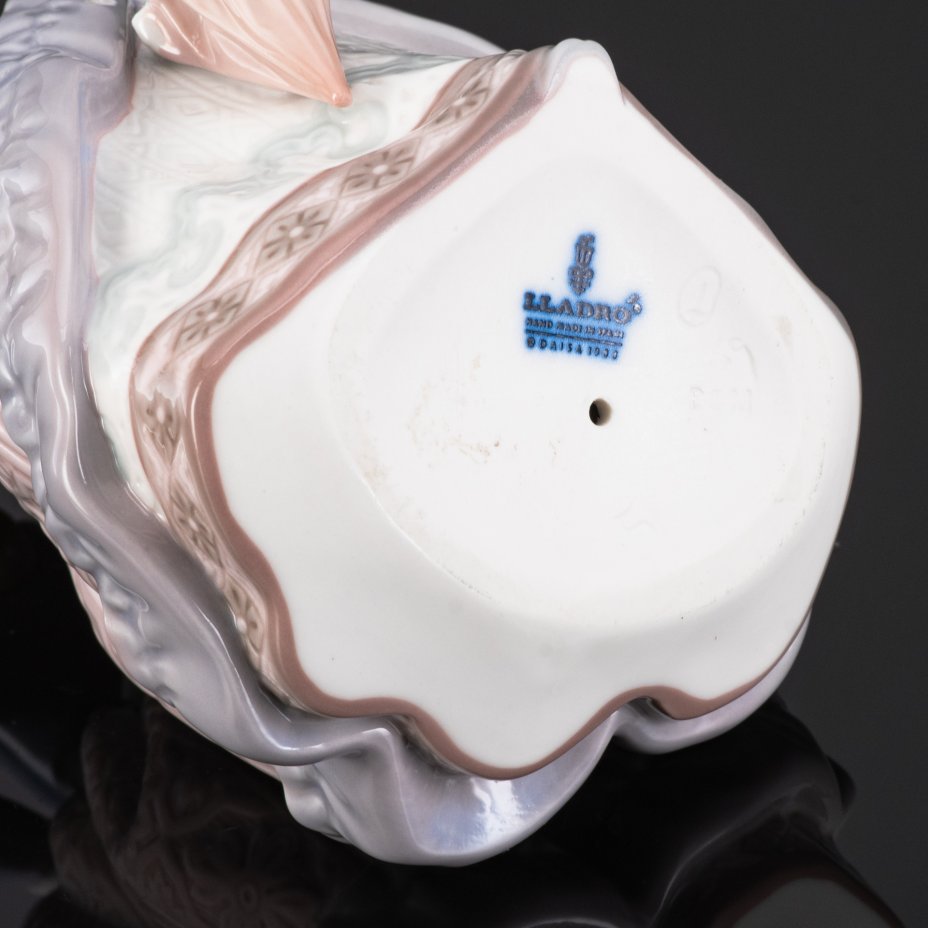 Статуэтка "Evita" ("Эвита", "Девушка с зонтиком"), скульптор Jose Puche, Lladro