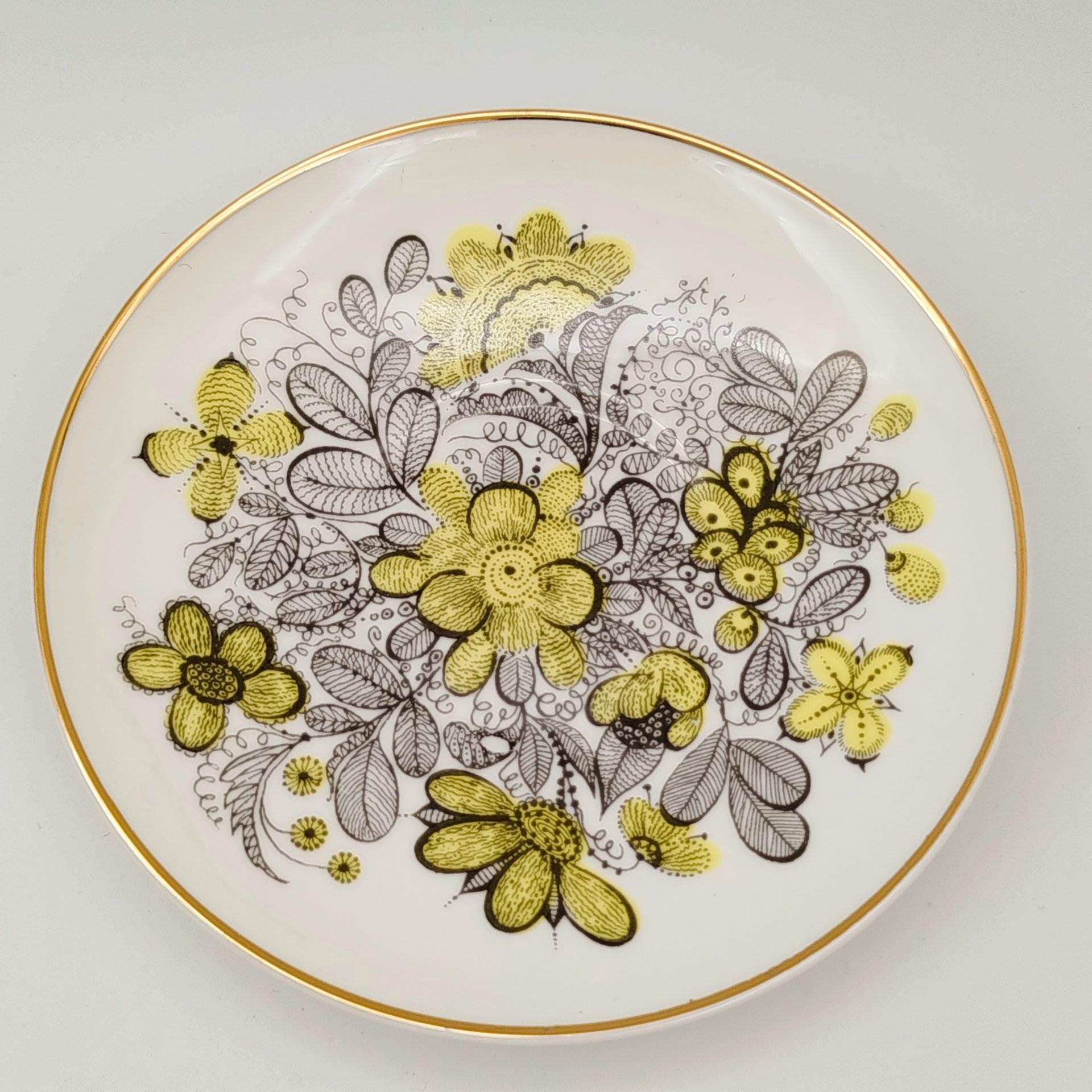 Пара чайная "Русское кружево", автор формы "Волна" Криммер Э.М., автор рисунка Беспалова-Михалева Т.Н.