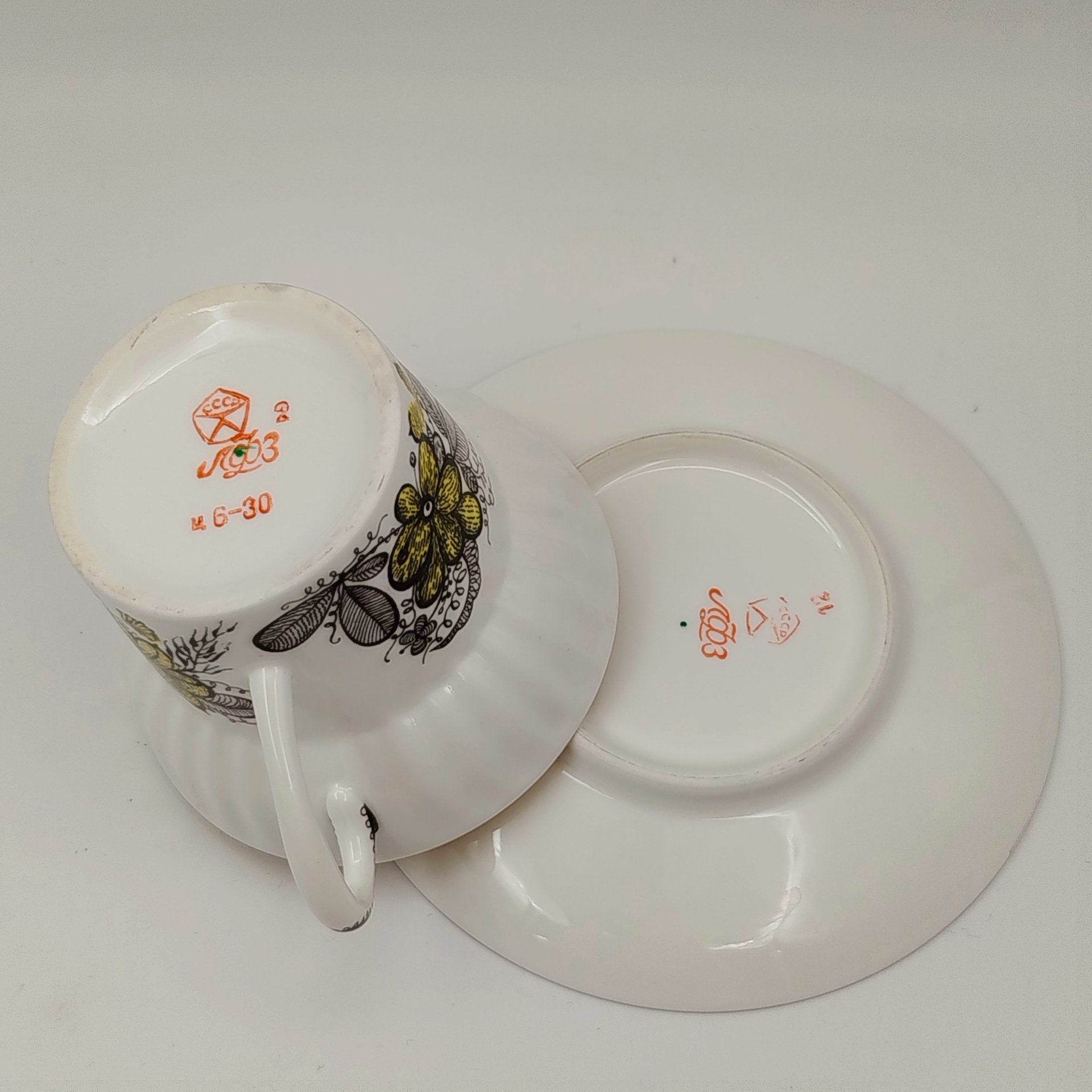 Пара чайная "Русское кружево", автор формы "Волна" Криммер Э.М., автор рисунка Беспалова-Михалева Т.Н.