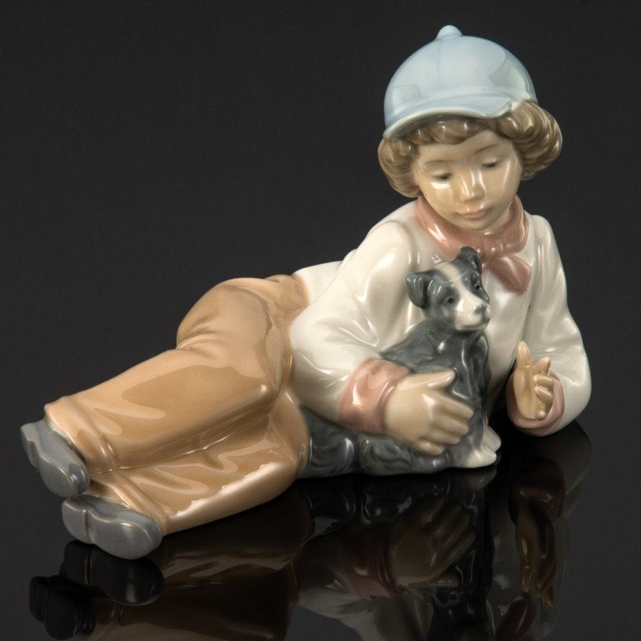 Статуэтка "Мальчик с собакой", скульптор Vicente Martinez, фарфор, роспись, NAO Porcelain, Испания, 1991-2000 гг.