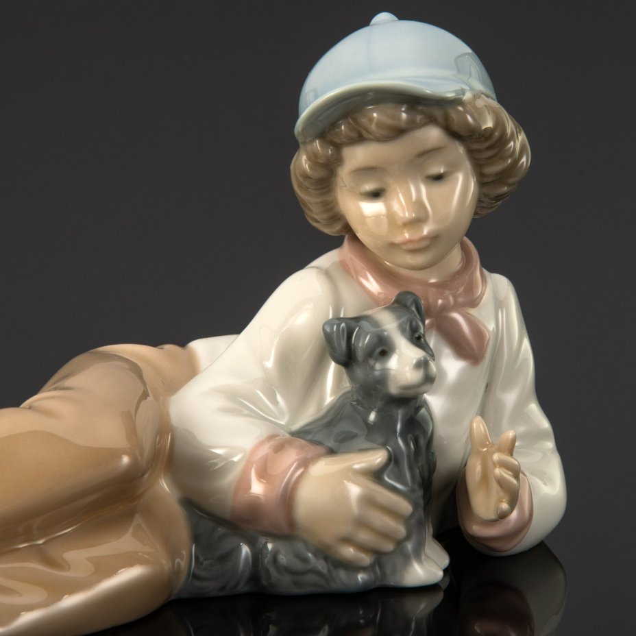 Статуэтка "Мальчик с собакой", скульптор Vicente Martinez, фарфор, роспись, NAO Porcelain, Испания, 1991-2000 гг.
