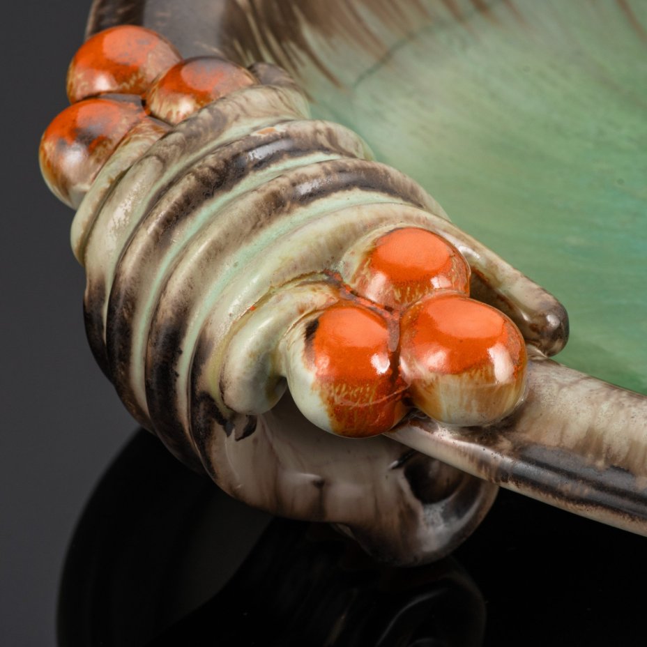 Блюдо сервировочное для фруктов, установленное на три фигурные ножки, Steuler Pottery, керамика, поливы