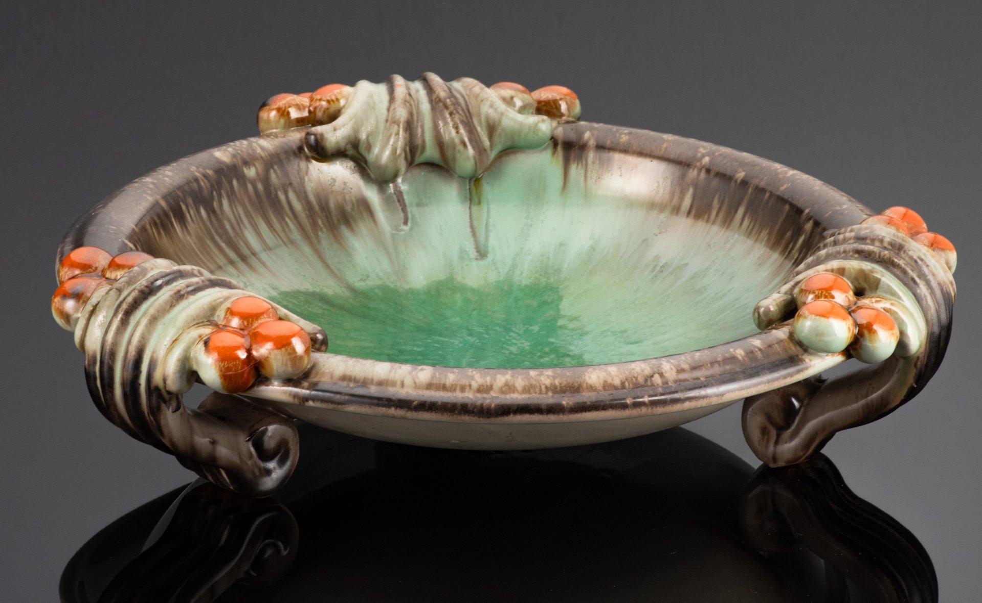 Блюдо сервировочное для фруктов, установленное на три фигурные ножки, Steuler Pottery, керамика, поливы