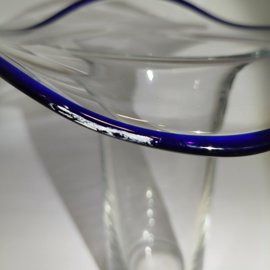 Ваза цилиндрической формы с широкой горловиной  кобальтовым кантом, стекло, Стеклозавод «Неман», Беларусь, 2000-2020 гг.