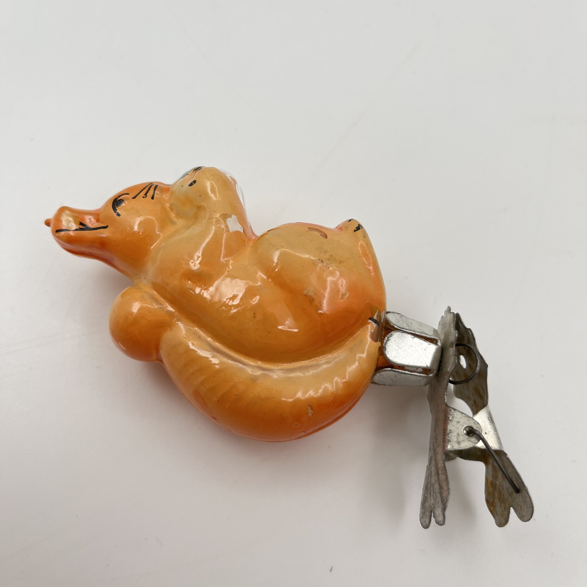 Игрушка ёлочная на прищепке "Белочка", стекло, роспись, металл, СССР, 1960-1980 гг.