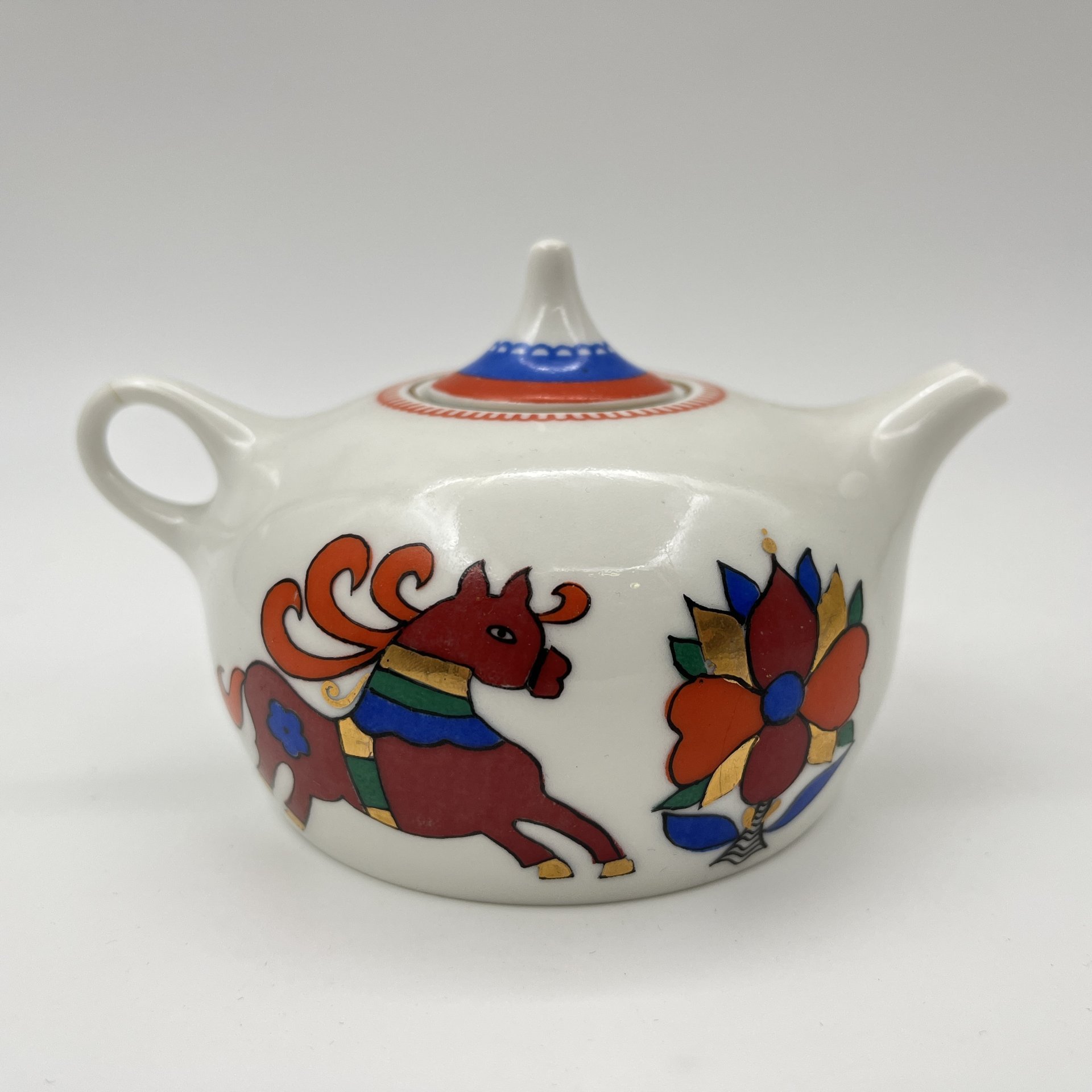 Чайник заварочный "Красный конь", скульптор Э.М. Криммер, художник А.А.Воробьевский