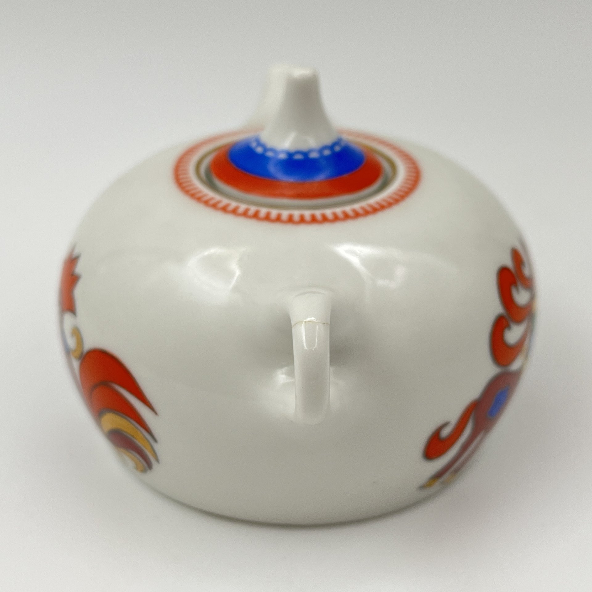 Чайник заварочный "Красный конь", скульптор Э.М. Криммер, художник А.А.Воробьевский, Ленинградский фарфоровый завод (ЛФЗ)