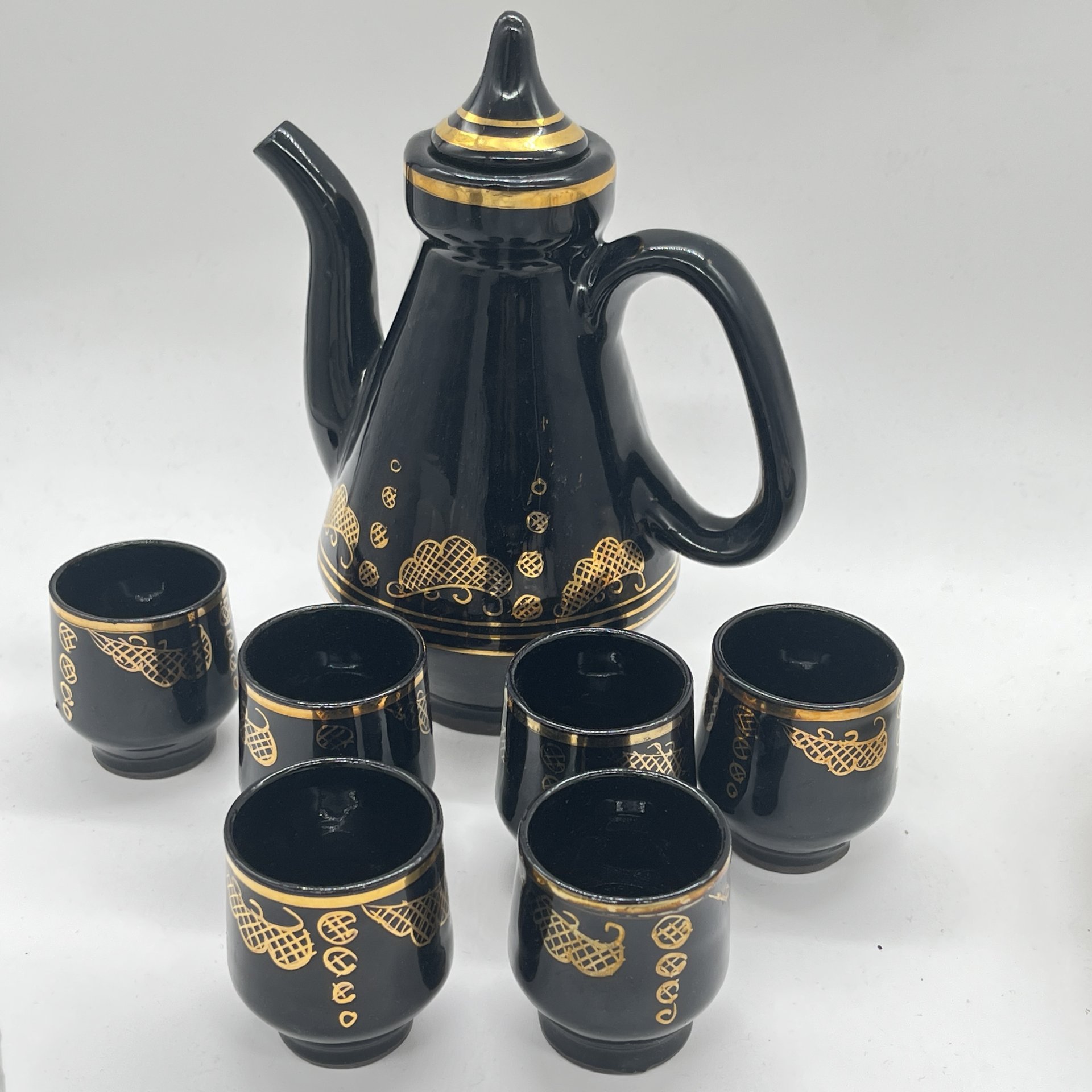Чайник и 6 пиал для распития горячих напитков, керамика, крытье, золочение, роспись, СССР, 1970-1990 гг.