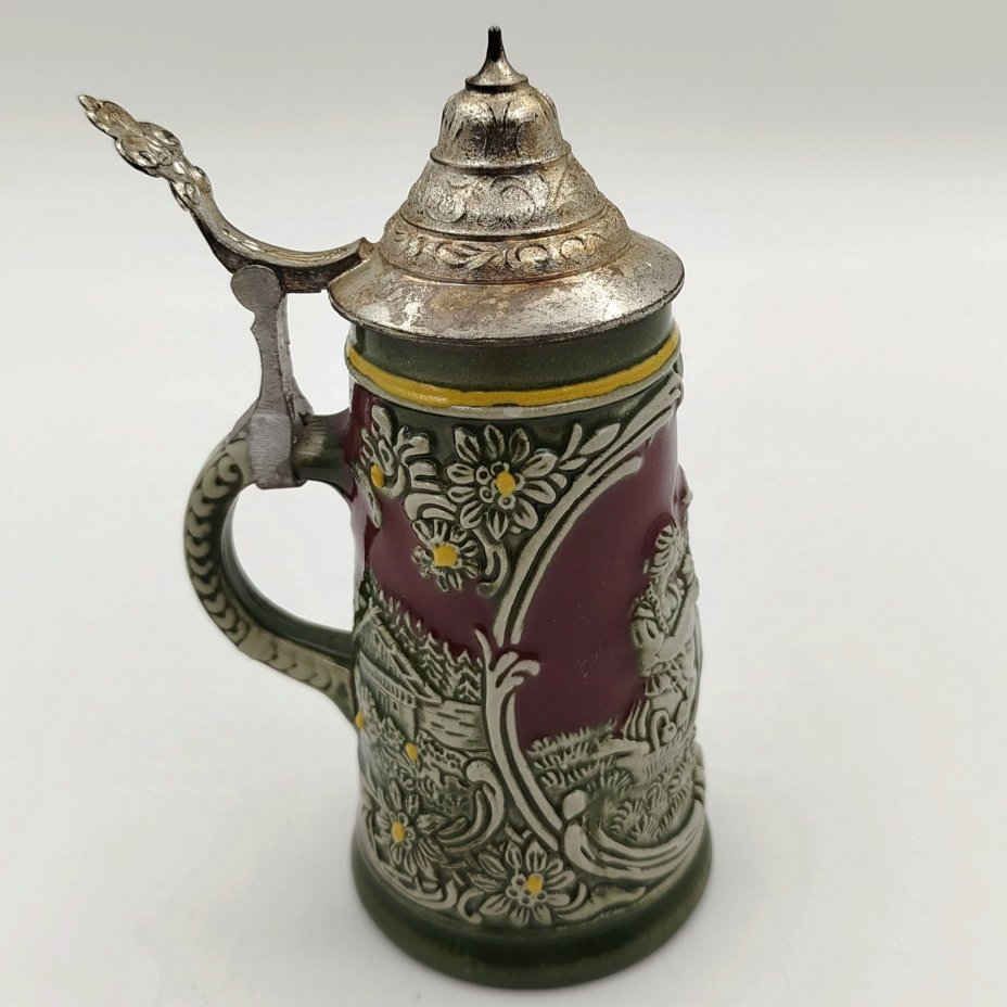 Кружка пивная с крышкой, украшенная романтической сценой, керамика, олово, серебрение, Marzi & Remy, Германия, 1964-1991 гг.