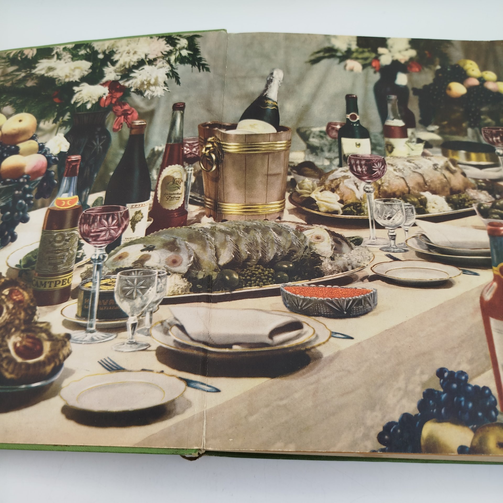Книга "О вкусной и здоровой пище", бумага, печать, коленкор, Издательство «Пищевая промышленность» (Пищепромиздат), СССР, 1953 г., Издательство «Пищевая промышленность» (Пищепромиздат)