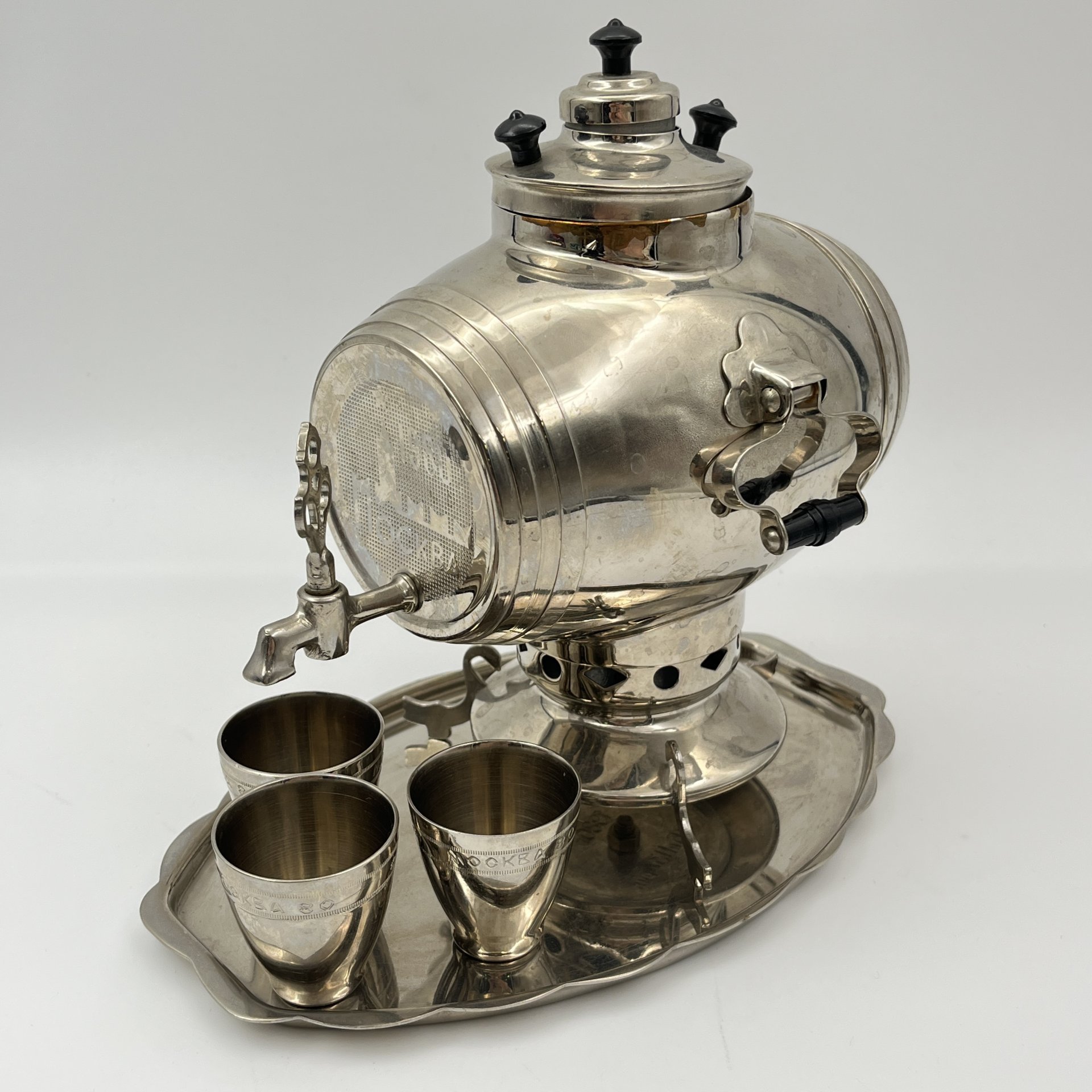 Штоф для крепких напитков в виде самовара "Москва 80", металл, пластик, СССР, 1980 г.