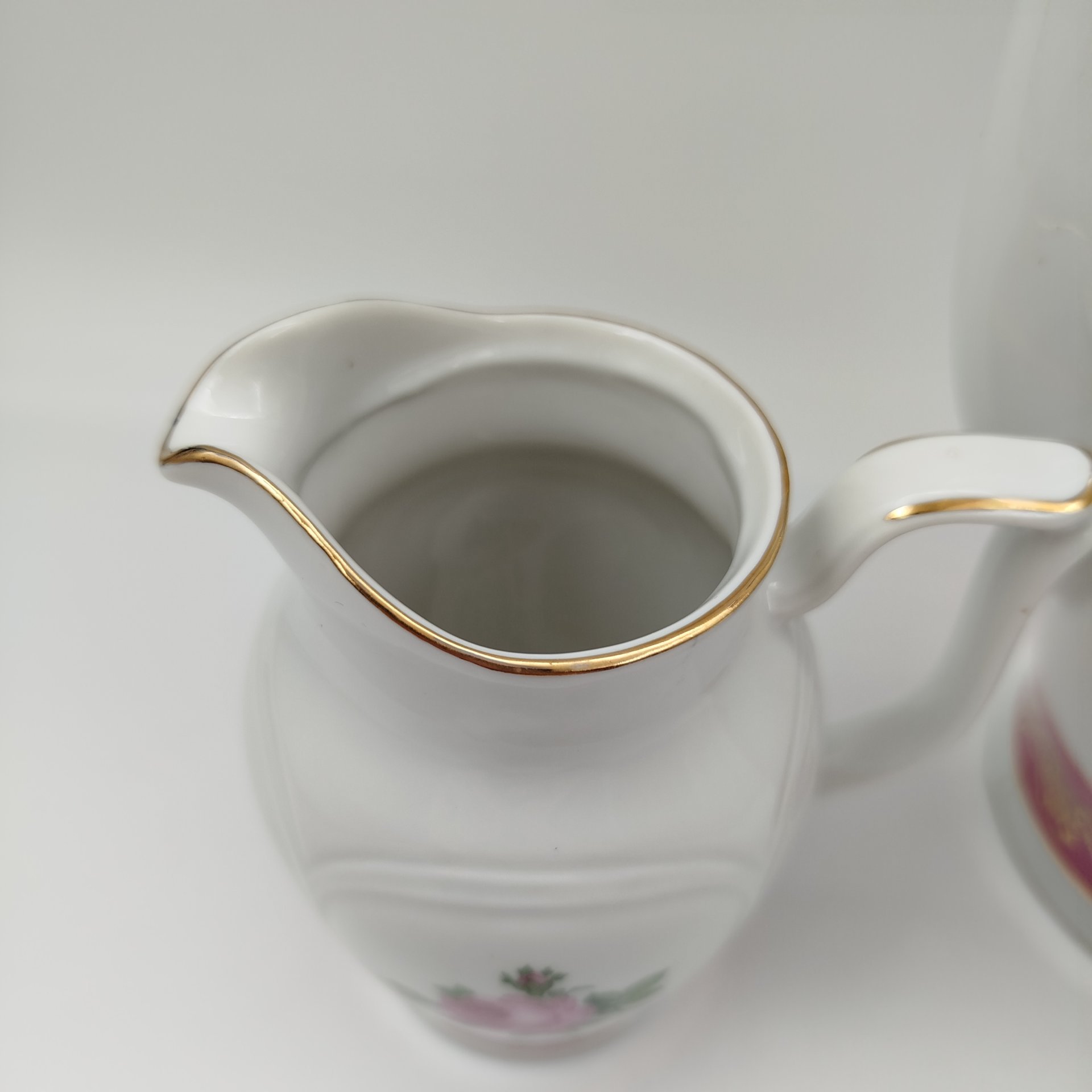 Кофейник и молочник, украшенные изображением роз, фарфор, люстр, деколь, золочение, Spezial Eisenberg Porzellan (SEP), ГДР, 1960-1980 гг.