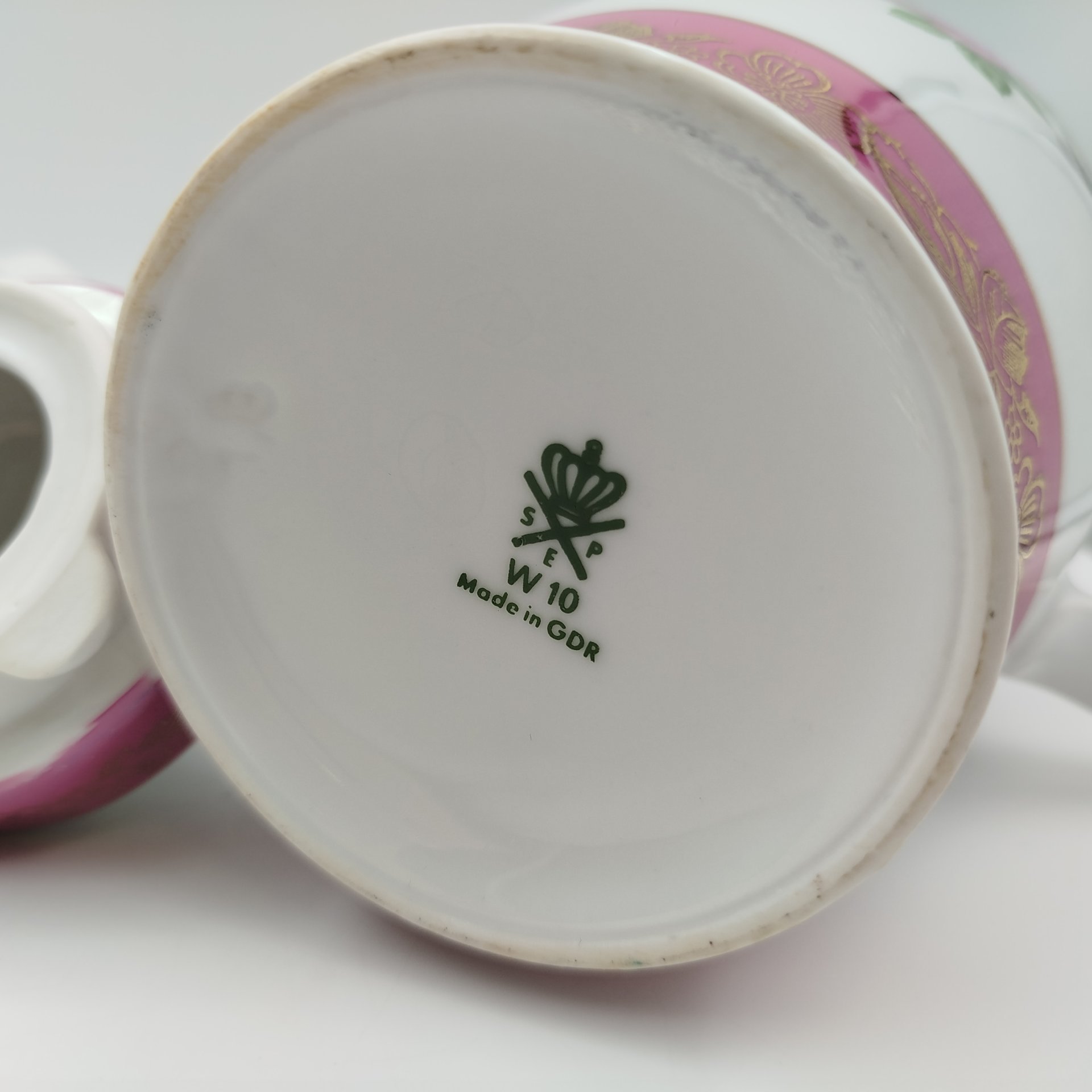 Кофейник и молочник, украшенные изображением роз, фарфор, люстр, деколь, золочение, Spezial Eisenberg Porzellan (SEP), ГДР, 1960-1980 гг.