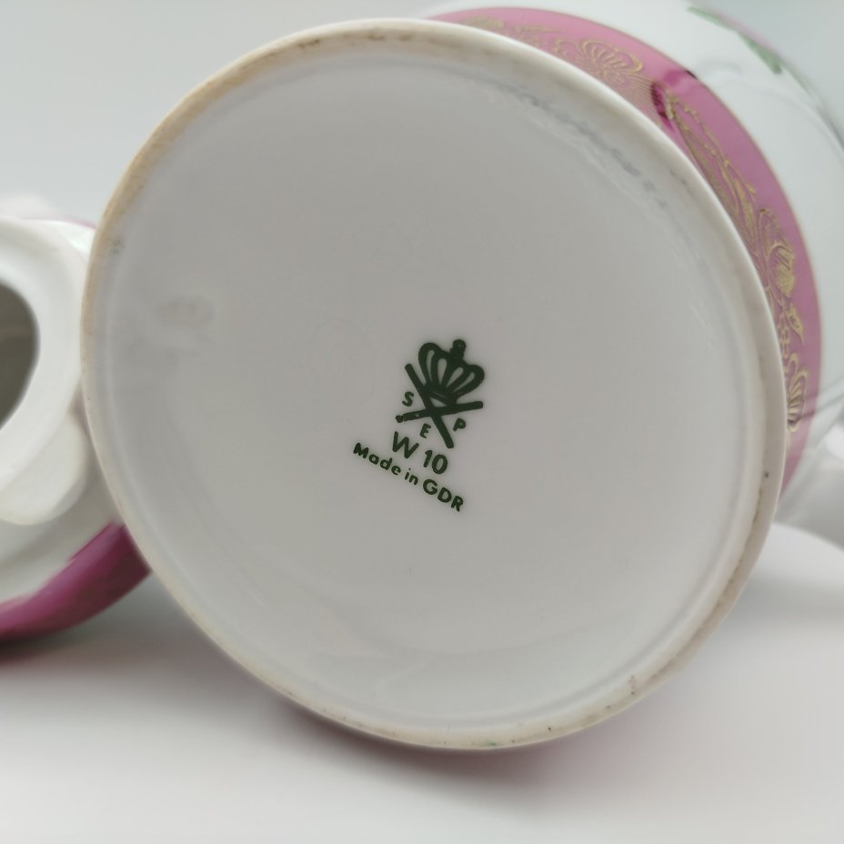 Кофейник и молочник, украшенные изображением роз, фарфор, люстр, деколь, золочение, Spezial Eisenberg Porzellan (SEP), ГДР, 1960-1980 гг.