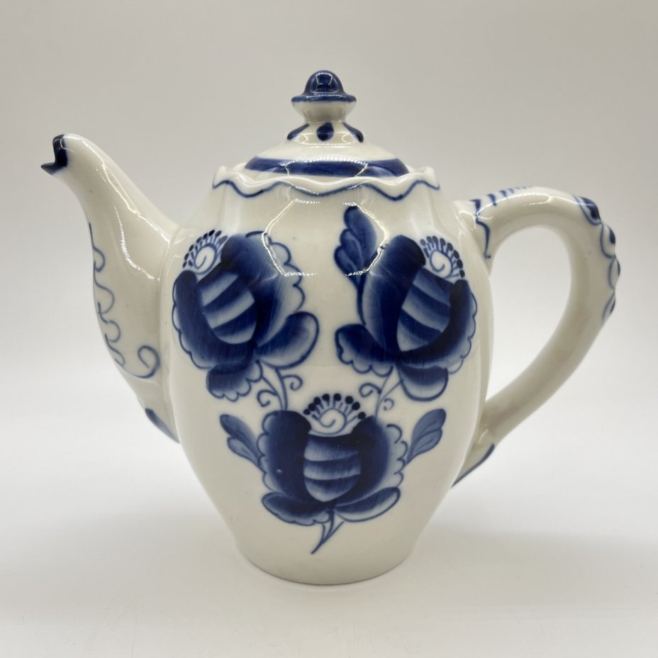 Чайник заварочный с цветочным декором, фарфор, роспись, Объединение «Гжель», СССР, 1970-1980 гг.