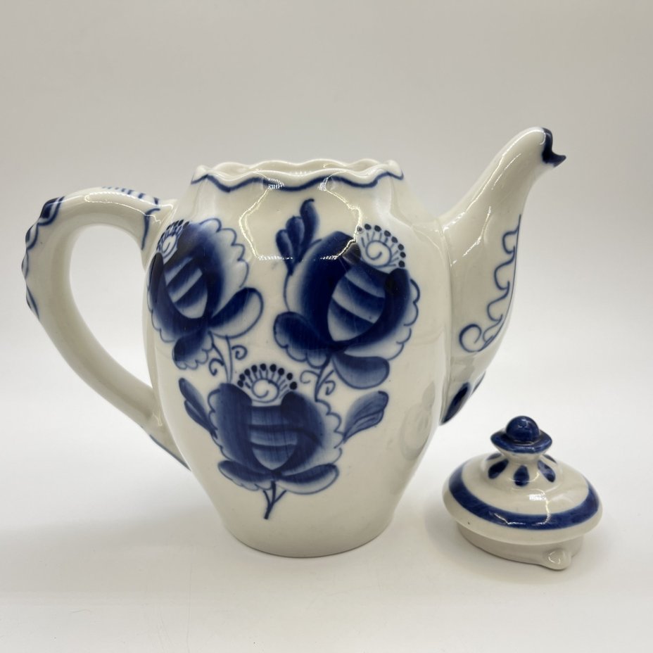 Чайник заварочный с цветочным декором, фарфор, роспись, Объединение «Гжель», СССР, 1970-1980 гг.