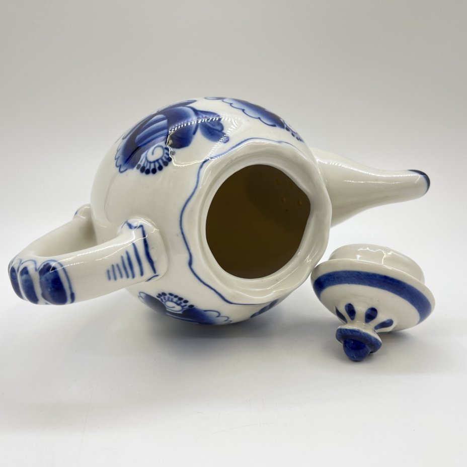 Чайник заварочный с цветочным декором, фарфор, роспись, Объединение «Гжель», СССР, 1970-1980 гг.