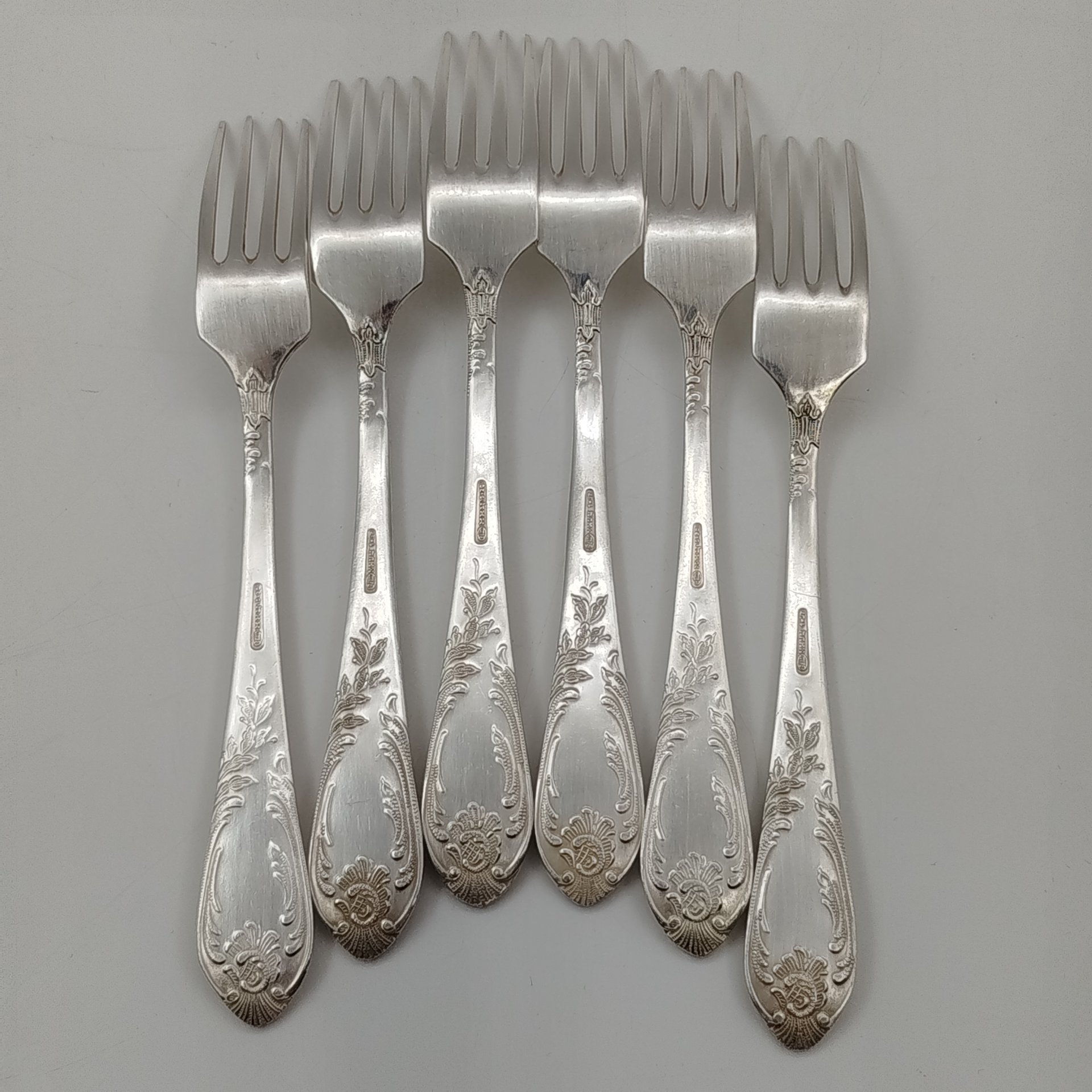 Набор вилок на 6 персон с растительным декором на черенках, мНЦ (медь-никель-цинк), Вольнянский завод столовых приборов им. Шевченко (ЗiШ, ЗиШ), СССР, 1970-1990 гг.
