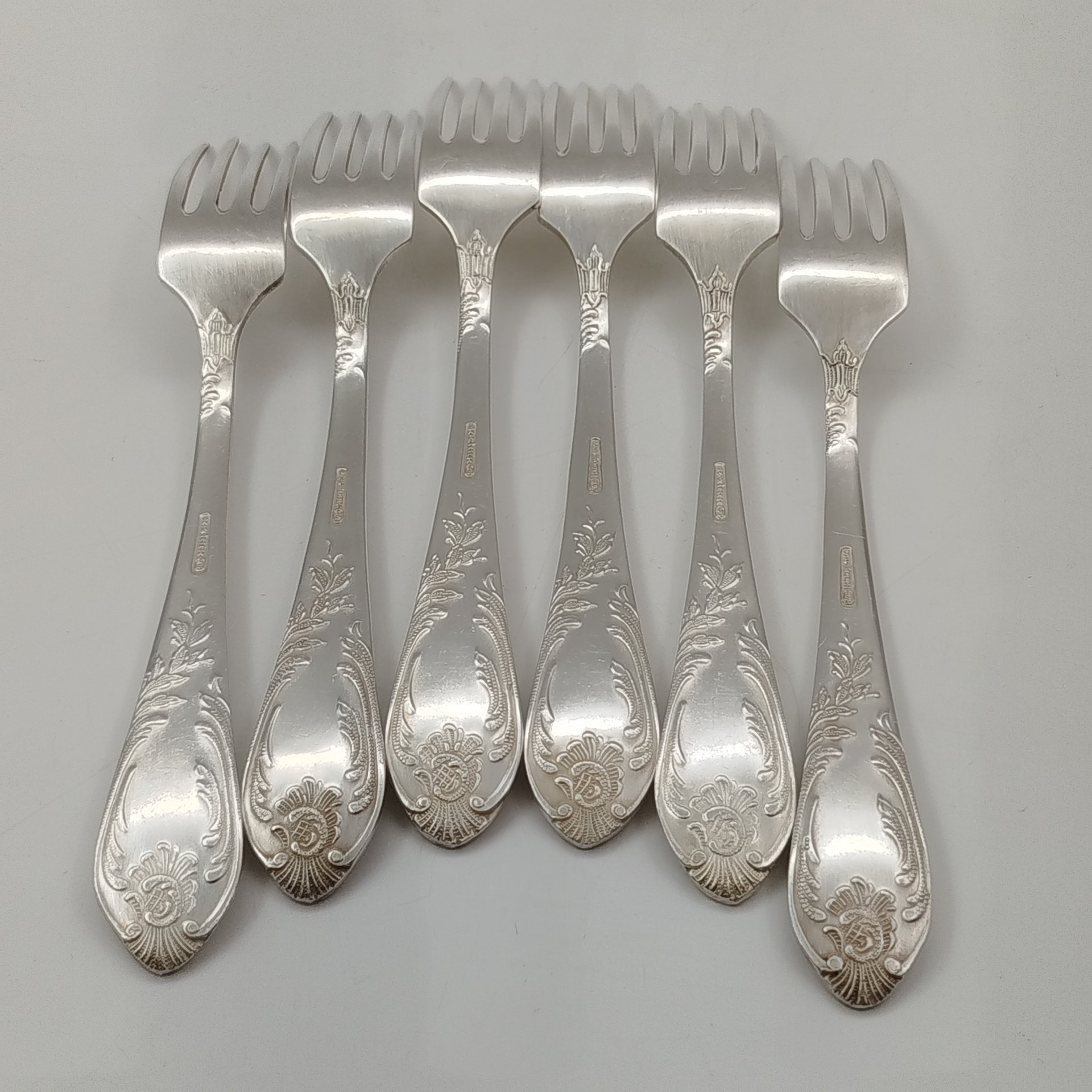 Набор вилок на 6 персон с растительным декором на черенках, мНЦ (медь-никель-цинк), Вольнянский завод столовых приборов им. Шевченко (ЗiШ, ЗиШ), СССР, 1970-1990 гг.