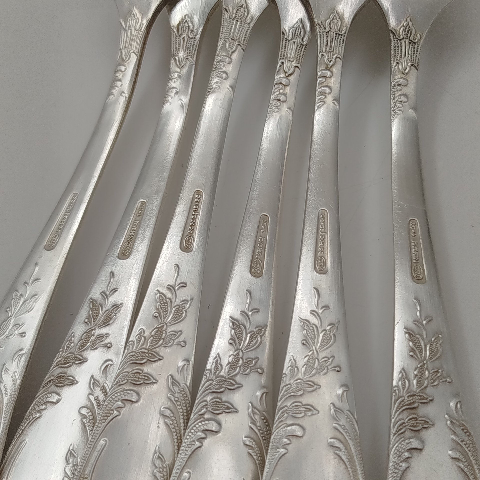 Набор вилок на 6 персон с растительным декором на черенках, мНЦ (медь-никель-цинк), Вольнянский завод столовых приборов им. Шевченко (ЗiШ, ЗиШ), СССР, 1970-1990 гг.