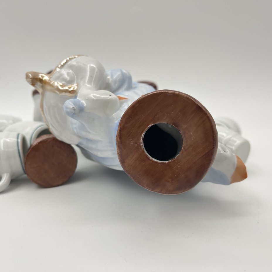 Штоф "Продавец гусей", фарфор, роспись, люстр, VEB Porzellanfiguren Lippelsdorf (Липпельсдорф), ГДР, 1974-1990 гг.