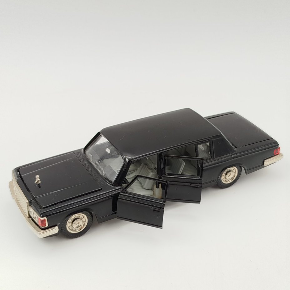 Автомобиль коллекционный "ЗИЛ -115. Лимузин"