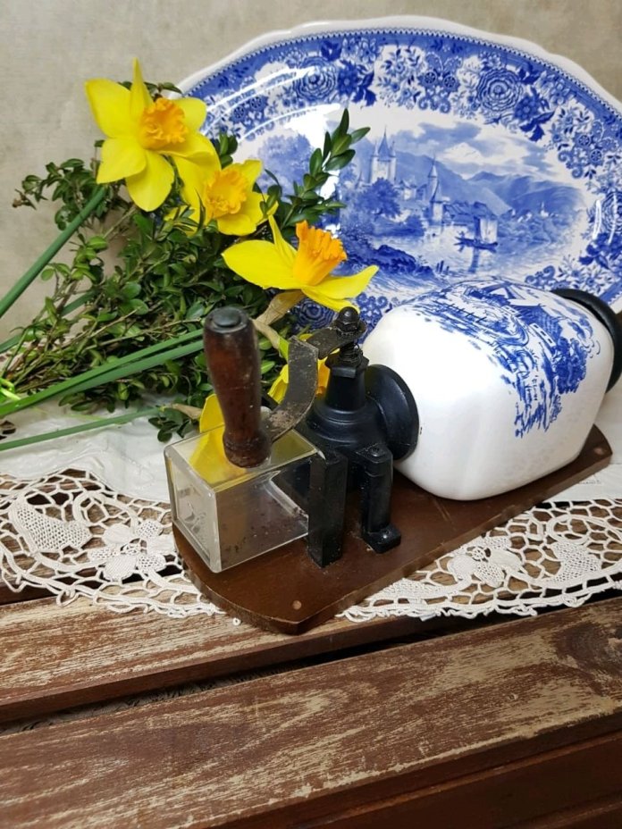 Ручная кофемолка