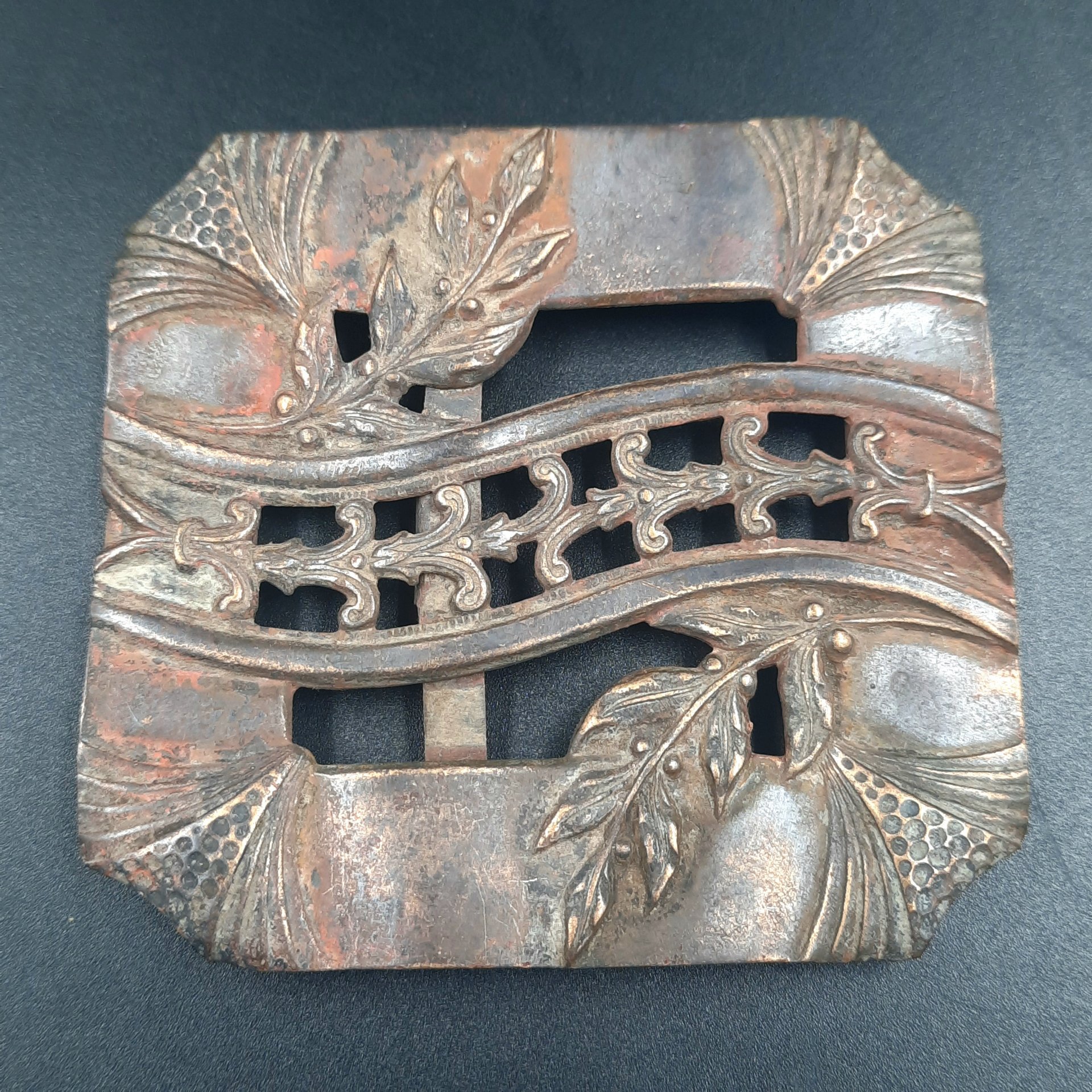 Пряжка женская поясная с растительным декором