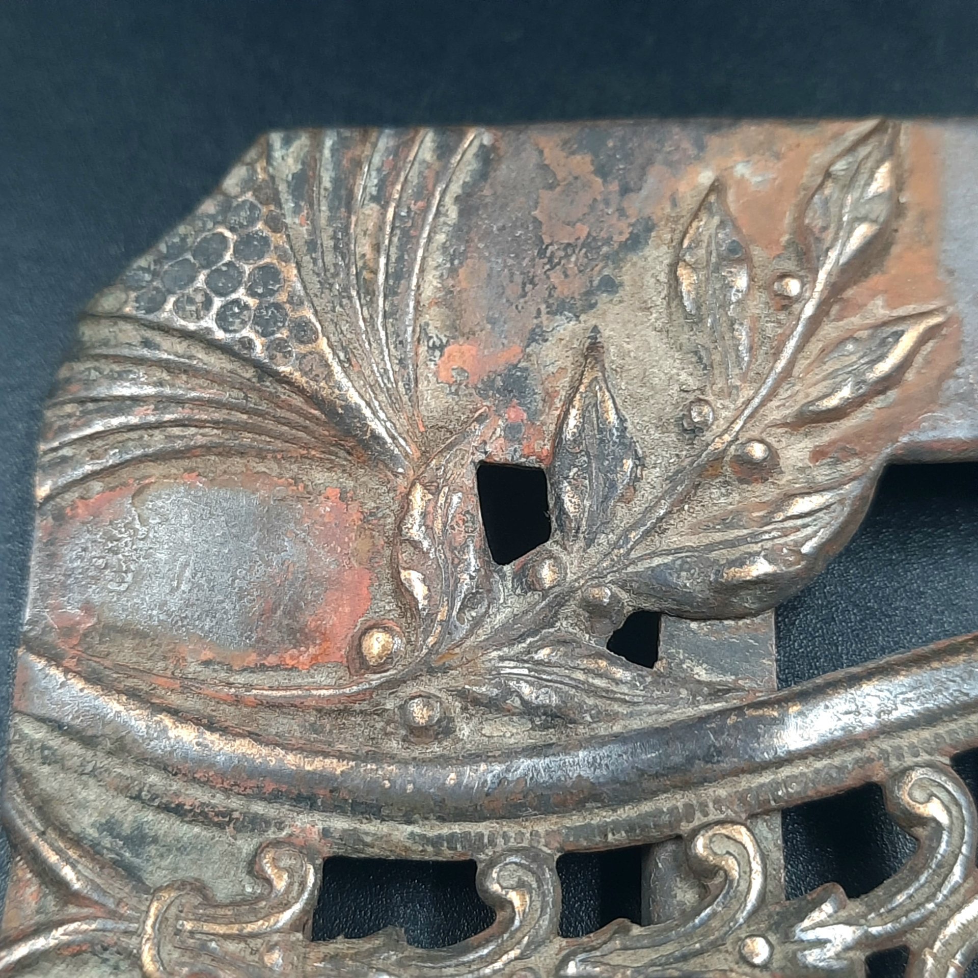 Пряжка женская поясная с растительным декором