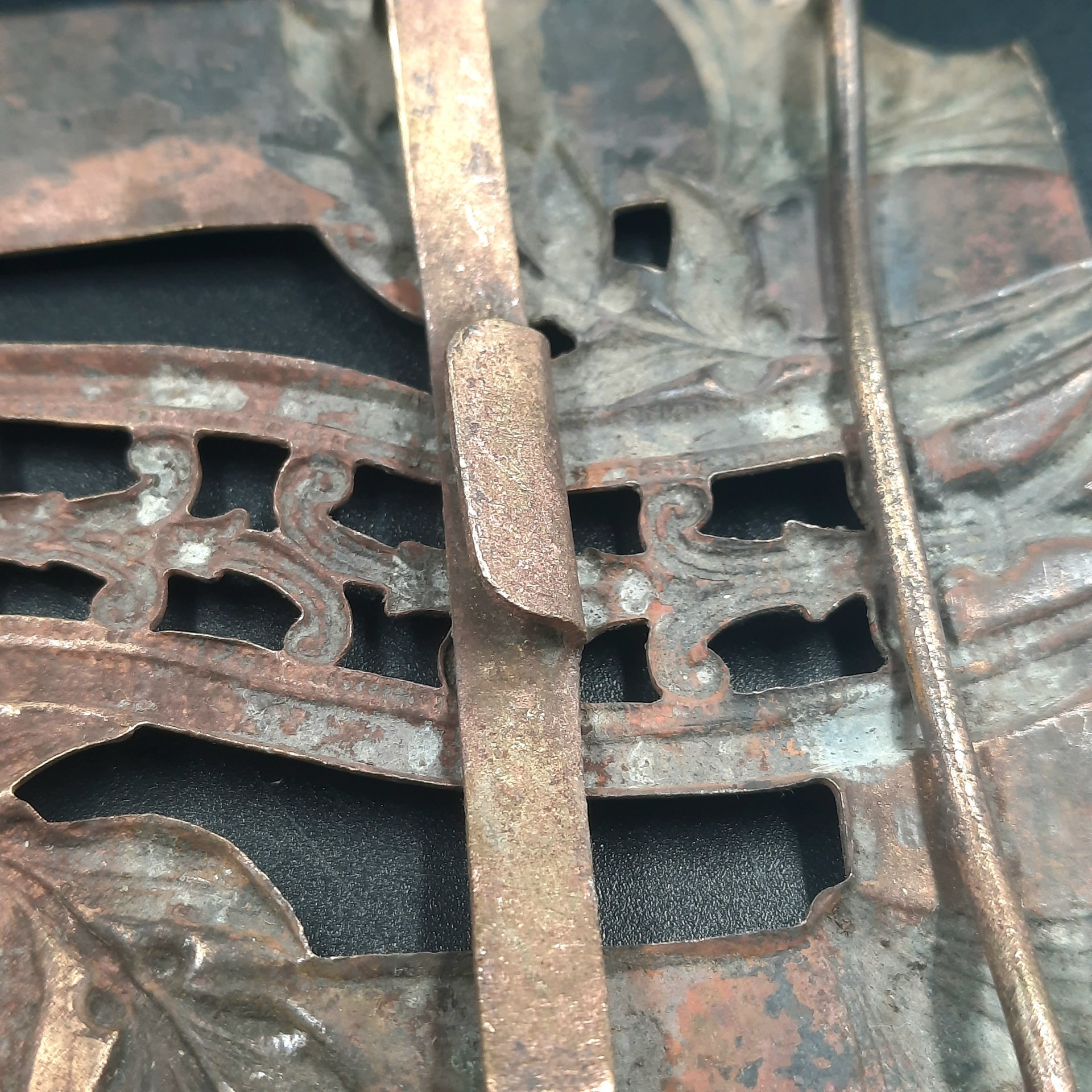 Пряжка женская поясная с растительным декором