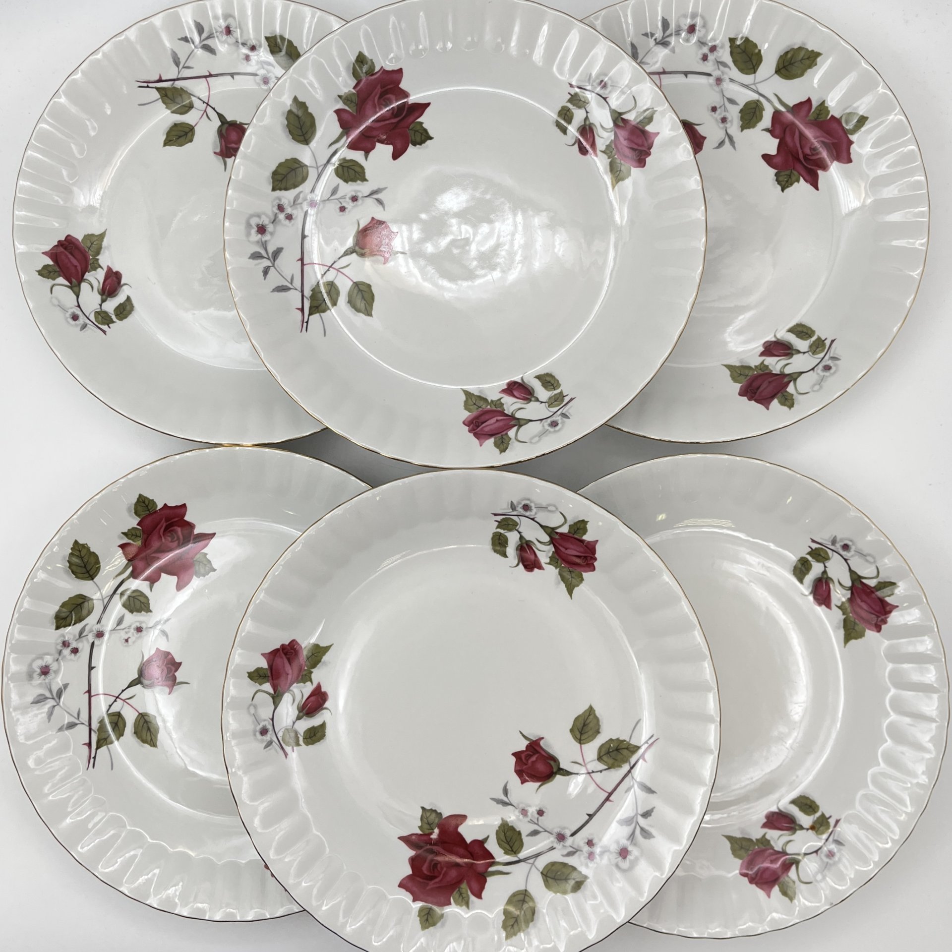 Набор из 6-ти обеденных тарелок, украшенных изображением розы
