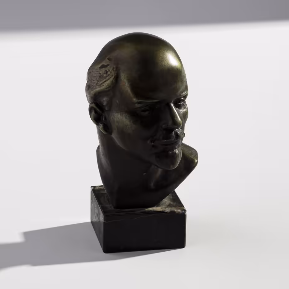 Бюст В.И. Ленина, скульптор В.А. Артамонов