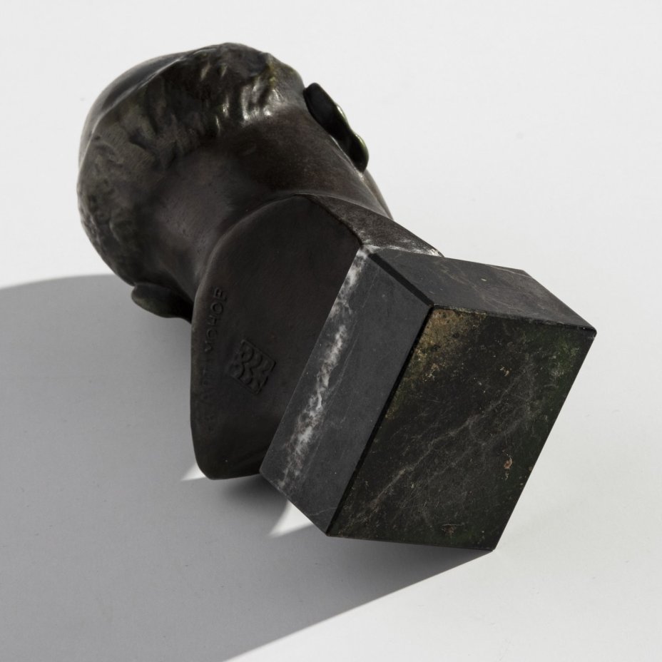Бюст В.И. Ленина, скульптор В.А. Артамонов