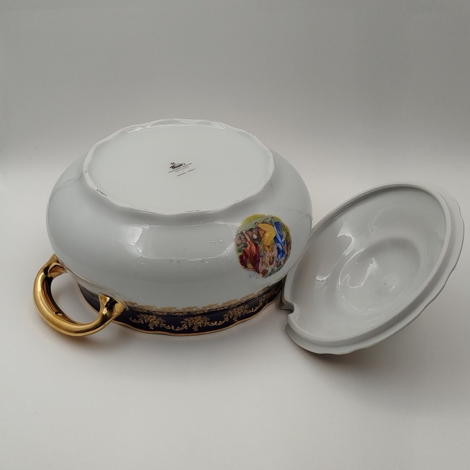 Супница "Мадонна", украшенная цветочным декором, фарфор, деколь, крытье, золочение, Thun (Тун), Чехия, 2000-2020 гг.