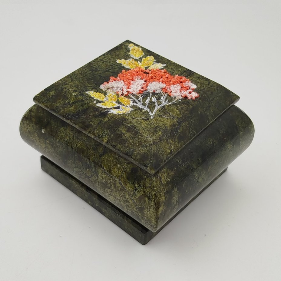 Шкатулка из натурального камня с изображением веточки рябины на крышке, змеевик, роспсь, Россия