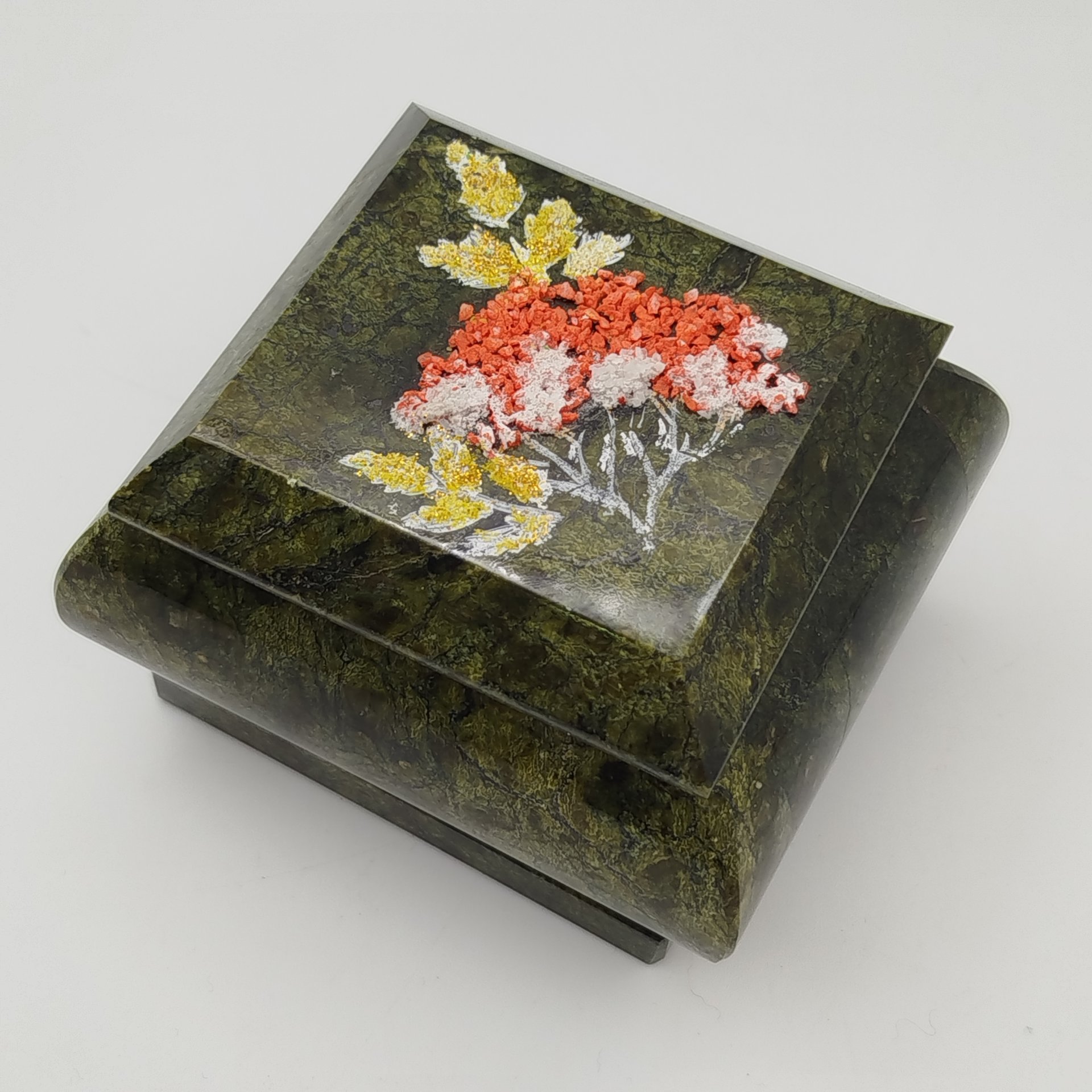 Шкатулка из натурального камня с изображением веточки рябины на крышке, змеевик, роспсь, Россия