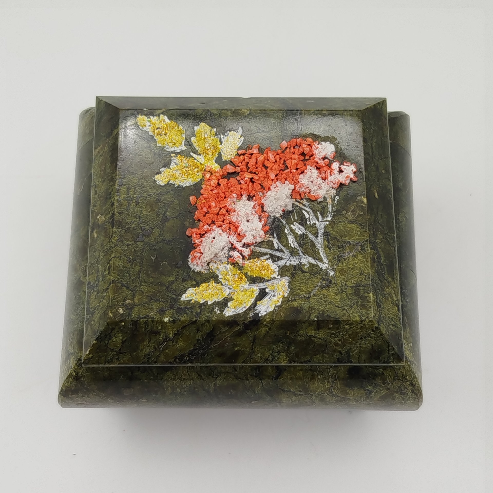 Шкатулка из натурального камня с изображением веточки рябины на крышке, змеевик, роспсь, Россия