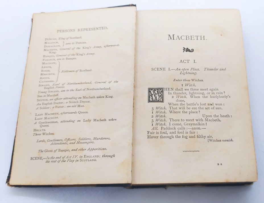 Книга "Макбет", автор - У. Шекспир, на английском языке