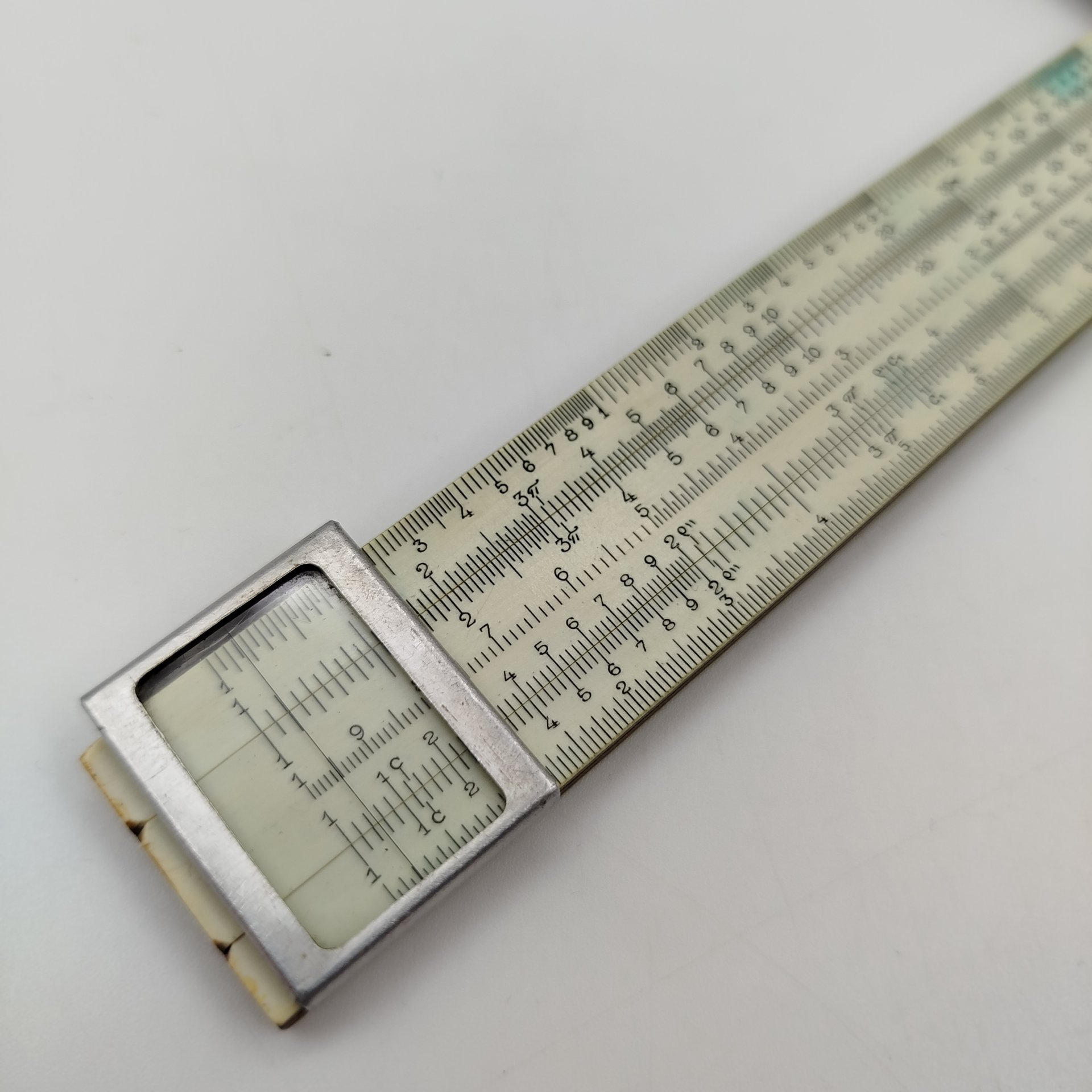 Линейка логарифмическая, в кофре, дерево, кожа, металл, Завод «Союз», Ленинград, СССР, 1960-1980 гг.