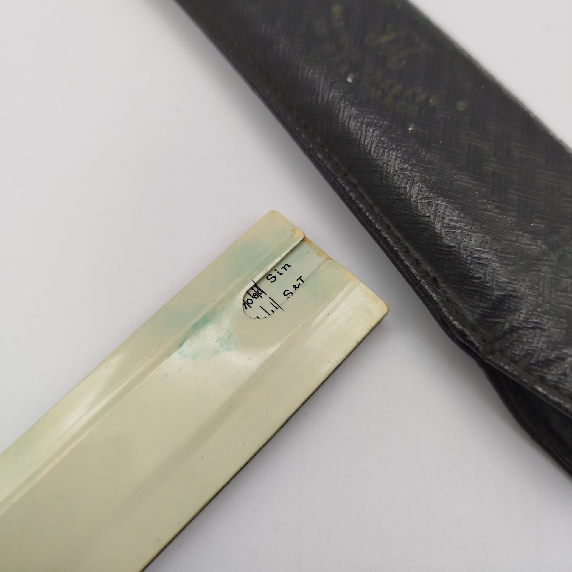 Линейка логарифмическая, в кофре, дерево, кожа, металл, Завод «Союз», Ленинград, СССР, 1960-1980 гг.