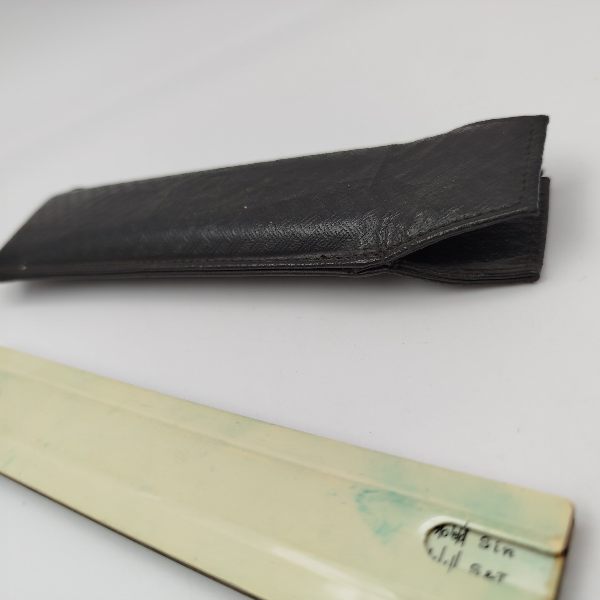 Линейка логарифмическая, в кофре, дерево, кожа, металл, Завод «Союз», Ленинград, СССР, 1960-1980 гг.