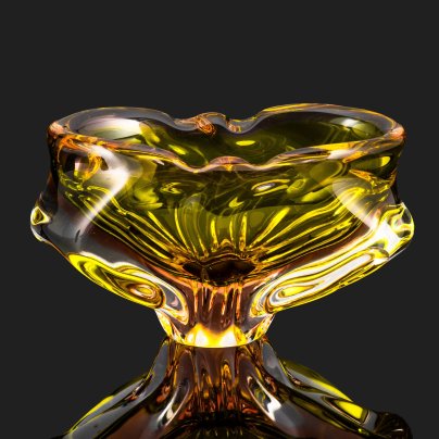 Пепельница желто-зеленого оттенка, Хржибский стекольный завод (CHribska Glass), стекло, гутная техника, Чехословакия, 1970-1980 гг.