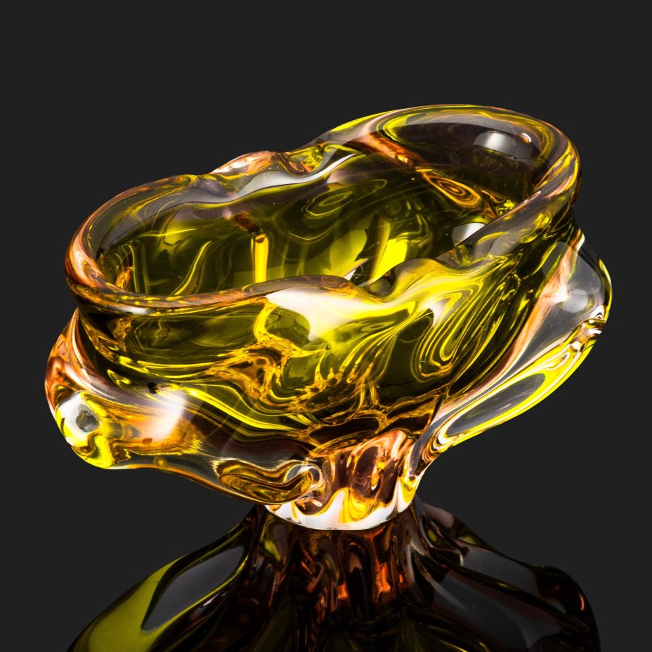 Пепельница желто-зеленого оттенка, Хржибский стекольный завод (CHribska Glass)