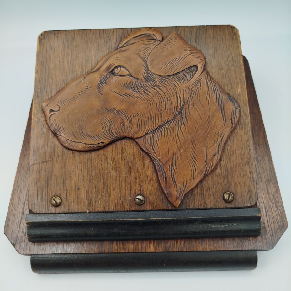 Газетница подвесная (полка для газет), декорированная профилем терьера