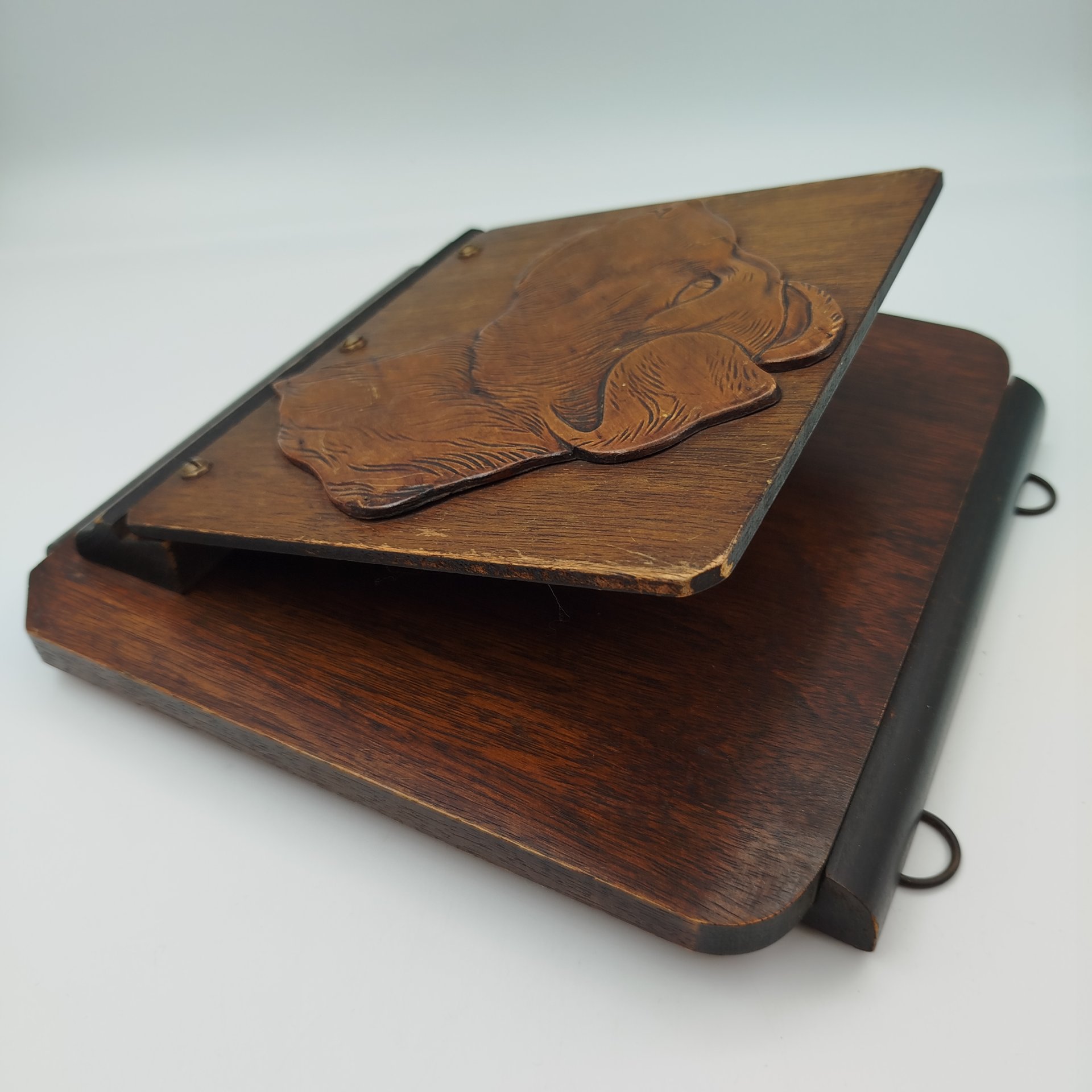 Газетница подвесная (полка для газет), декорированная профилем терьера